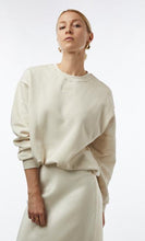Laden Sie das Bild in den Galerie-Viewer, THE UNISEX SWEATER - OATMEAL - FRITZ THE LABEL