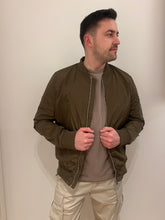 Laden Sie das Bild in den Galerie-Viewer, Bomberjacke
