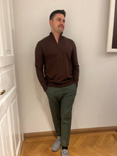 Laden Sie das Bild in den Galerie-Viewer, Brown Pullover
