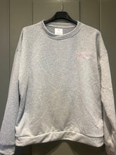 Laden Sie das Bild in den Galerie-Viewer, Sweater
