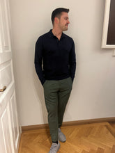 Laden Sie das Bild in den Galerie-Viewer, Blue Pullover
