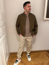 Laden Sie das Bild in den Galerie-Viewer, Bomberjacke
