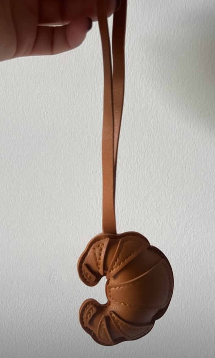 Croissant anhänger  -  BY SARA BECKER - THE LABEL
