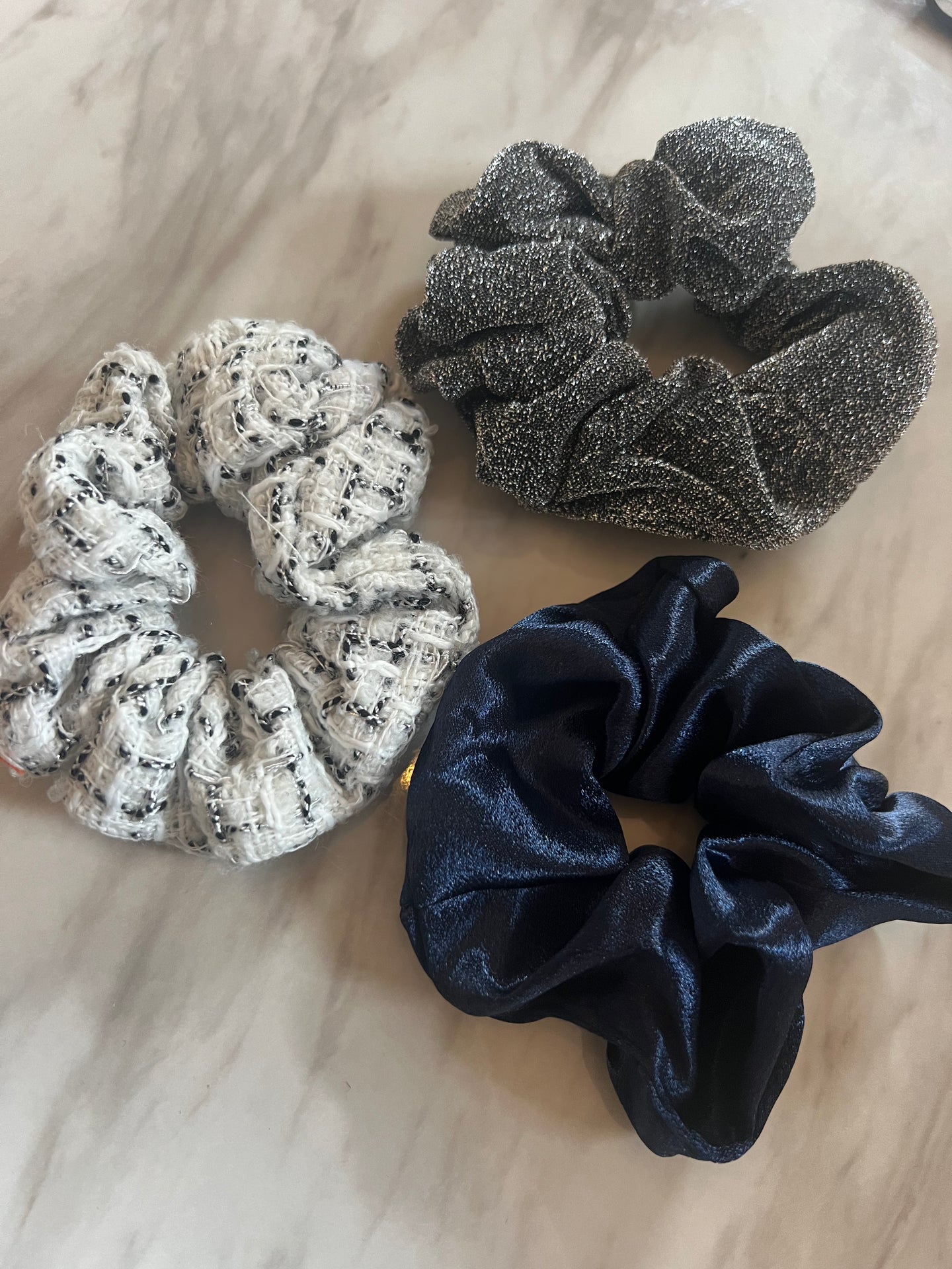 Scrunchies Winter -   BY SARA BECKER - THE LABEL