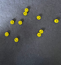 Laden Sie das Bild in den Galerie-Viewer, Smile Gelb Armband  - BY SARA BECKER - THE LABEL
